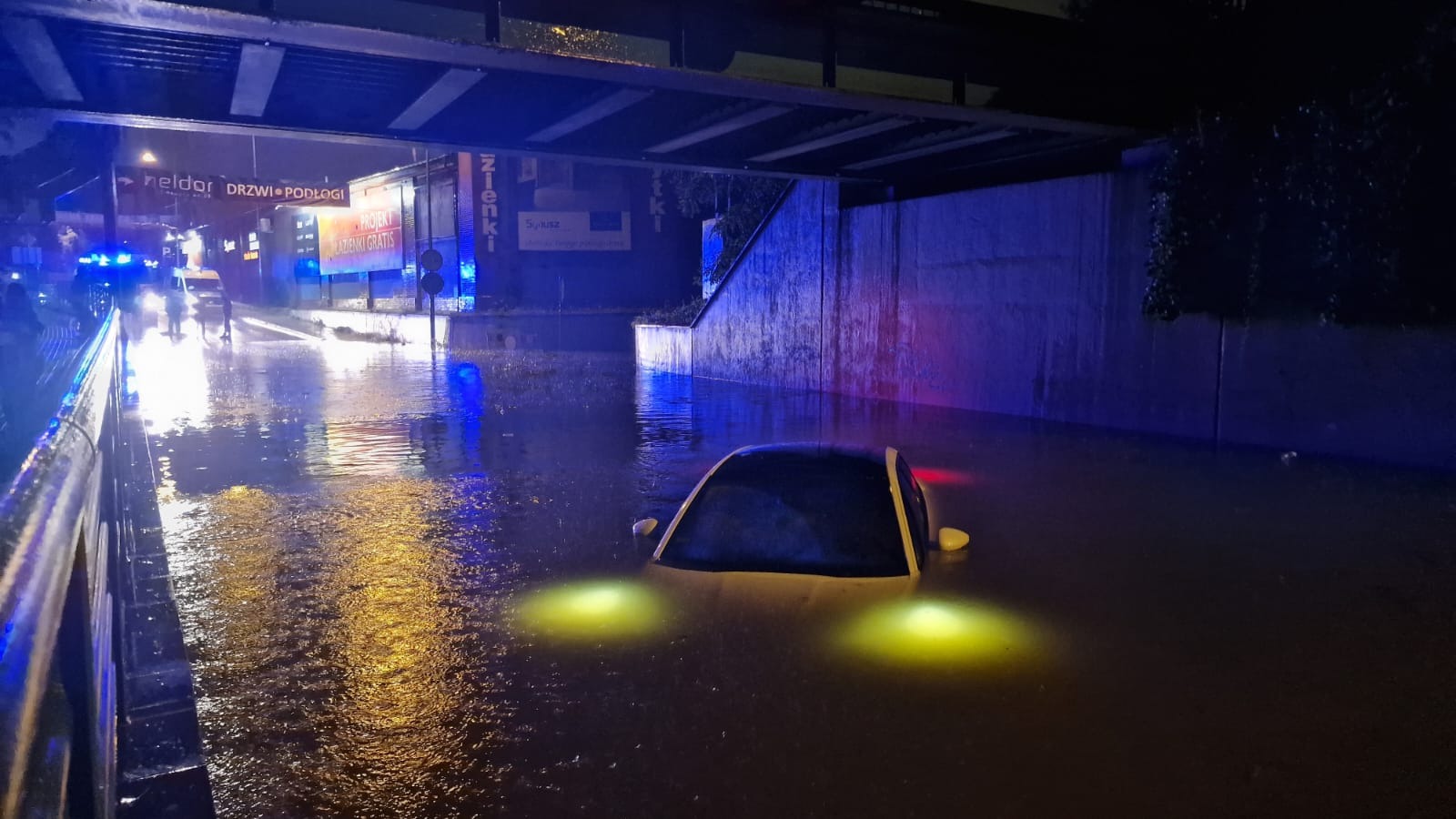 bielsko.info: [FOTO, WIDEO] Apocalyptic scenes in Bielsko-Biała. The city was drowning in water!