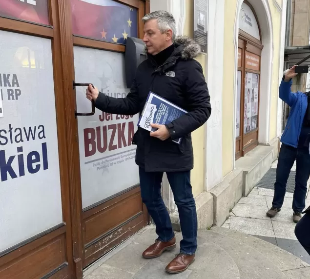 Konferencja działaczy PiS okręgu bielskiego na placu Chrobrego - 9.12.2022