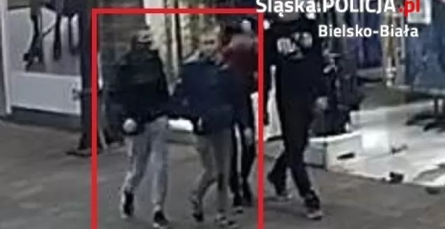 Policja poszukuje nieletnich sprawców zuchwałej kradzieży