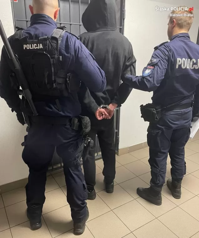 Groził bronią sprzedawcy, bo nie dostał zapałek. Usłyszał zarzuty