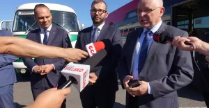 Wiceministrowie odwiedzili zajezdnię Komunikacji Beskidzkiej