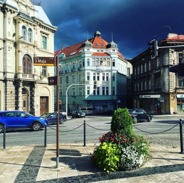 bielskobiała,bielsko,placchrobrego,3maja,stojałowskiego,skrzyżowanie,chmury,słońce,jesień,ilo