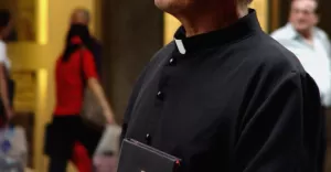 ksiądz, kościół, koloratka, religia