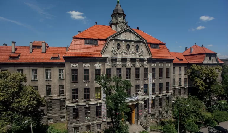 Noc Muzeów: Plotąc szkolną nitkę dziejów