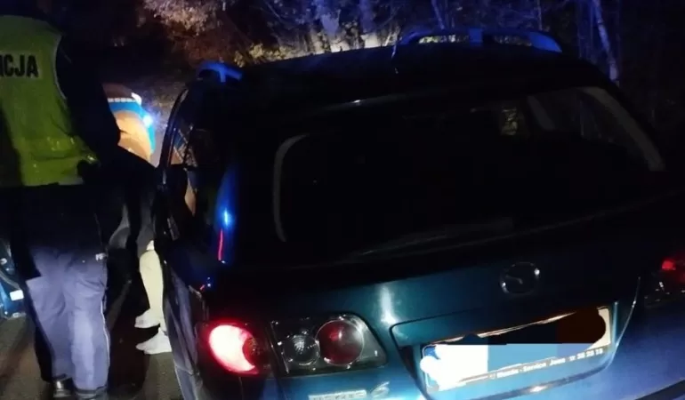 Jechali na podwójnym gazie. Zatrzymał ich policjant po służbie