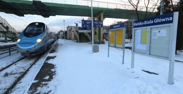 dworzec, pociąg, pendolino