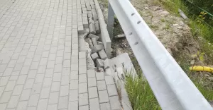Ilu bielskich urzędników trzeba, by naprawić 1 dziurę?