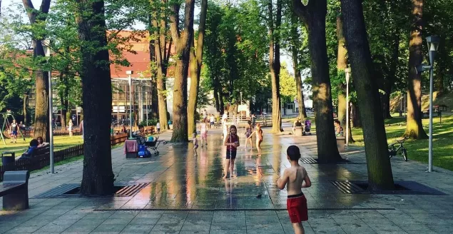 bielskobiała,bielsko,parksłowackiego,fontanna,upał,ochłoda,zabawa,lato,wakacje,fotodnia,instagr