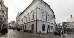 Wyremontowana kamienica na rogu ulic Ratuszowej i 11 Listopada