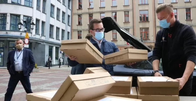 1700 przyłbic od Valeo dla bielskich przedszkoli i żłobków