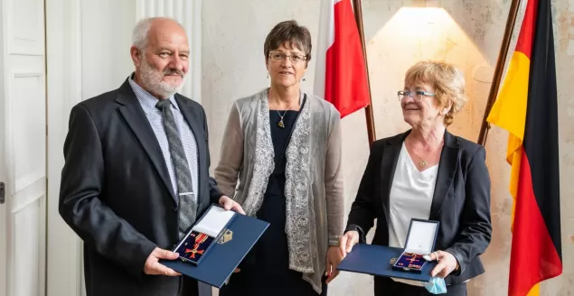 Halina Majdak-Maj i Mirosław Ellnain z odznaczeniami
