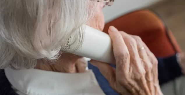 senior, telefon, oszustwo