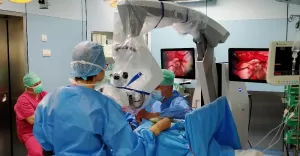 Mikroskop za ponad 1 mln ułatwia pracę neurochirurgom