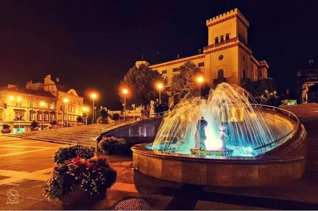 PocztowkazBielska,Bielsko,BielskoBiała,PlacChrobrego,ZamekSułkowskich,Wieczór,LoveBB,fotodnia,in