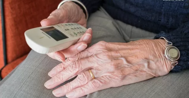senior, telefon, oszustwo