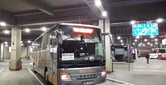 Autobus Bus Janiso na dworcu autobusowym w Krakowie - 16.01.2020