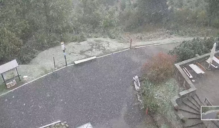 Opady deszczu ze śniegiem na Szyndzielni - 9.10.2023