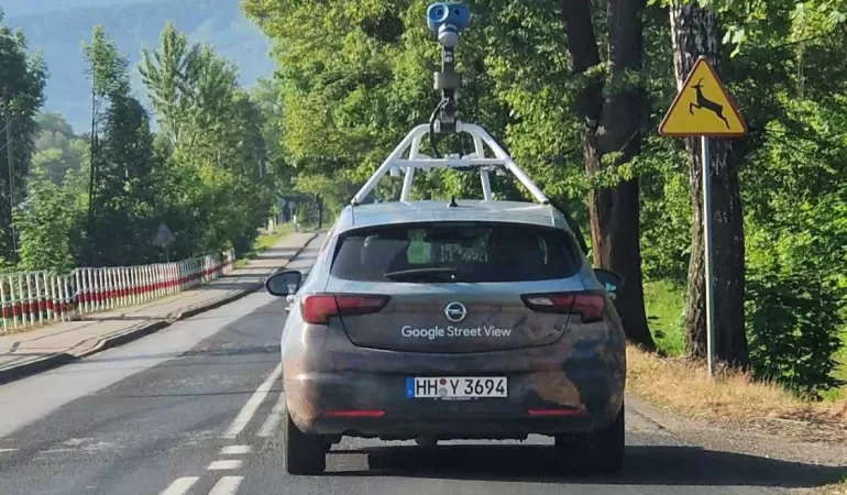 Google aktualizuje swoje mapy. Naszej czytelniczce udało się załapać ich samochód w akcji