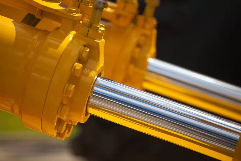 Jak dobrać olej hydrauliczny do koparki?