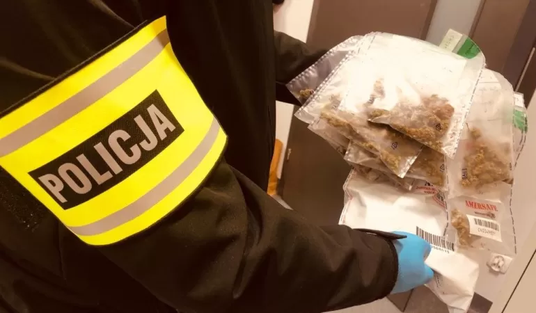 Prawie kilogram narkotyków miał w swoim mieszkaniu 23-letni bielszczanin