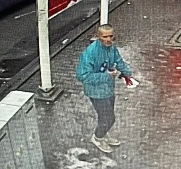Rozpoznajesz go? W Wigilię dokonał kradzieży rozbójniczej