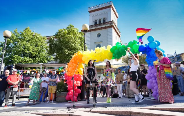 Drag queen, tęczowe flagi i różańcowa kontrmanifestacja. V Marsz Równości w Bielsku-Białej