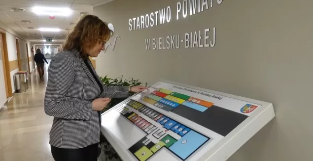 W urzędzie na każdym piętrze pojawiły się kolorowe tyflomapy