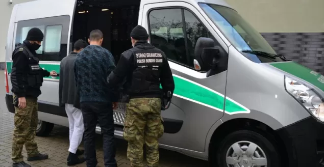 11 godzin ukryci pod naczepą tira - uchodźcy zatrzymani