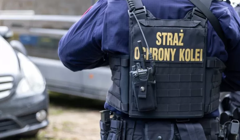 Odnaleźli porzucony samochód. Okazało się, że skradziono go ze sporą ilością gotówki