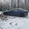 Wędrując na Błatnią, nagle zauważasz zaparkowane BMW na szlaku. Co robisz?