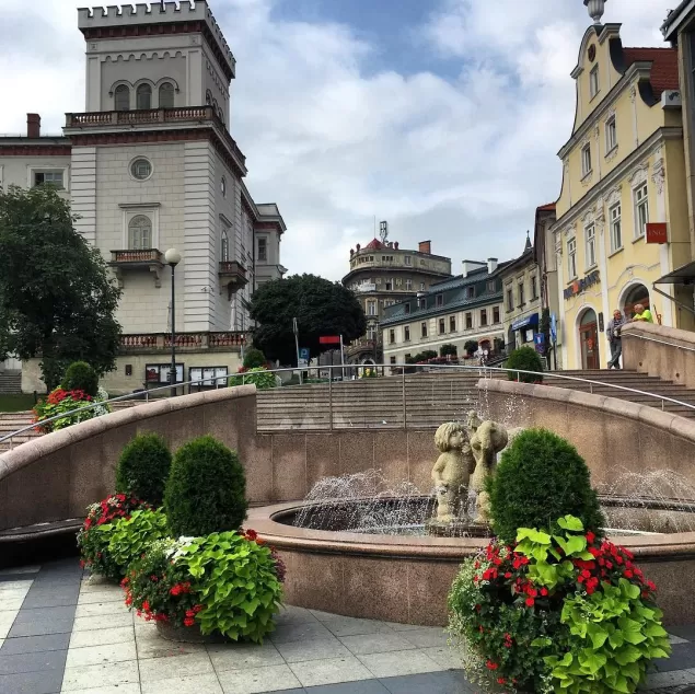 bielskobiała,bielsko,placchrobrego,fontanna,zamek,kamienica,kałuży,lato,ilovebb,fotodnia,instagr