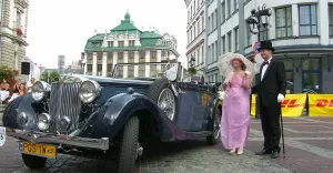 Zabytkowe samochody na placu Wojska Polskiego