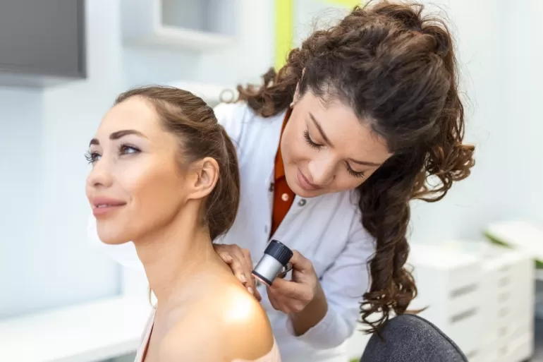 Ile kosztuje wizyta u dermatologa 2024?