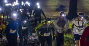 Dębowiec Nocna Pętla powraca. Ruszyły zapisy na nocny bieg i marsz nordic walking