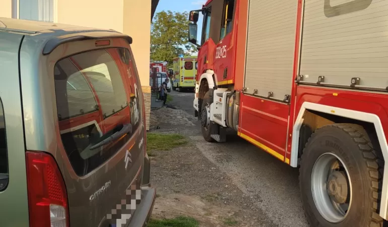 Motolotniarz uderzył w dach budynku podczas startu. Skończyło się na niegroźnych obrażeniach