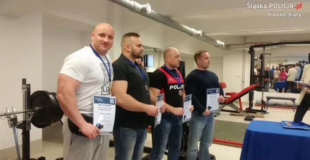policjant siłacz