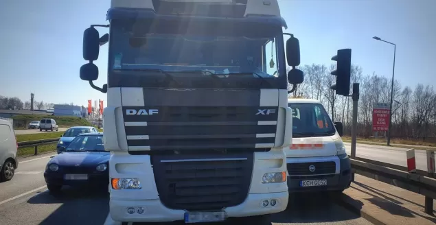 Ciężarówka zderzyła się z 2 pojazdami na DK-1 w Pszczynie