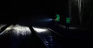 Z linii kolejowej chcieli ukraść "dropsy". Grozi im nawet 5 lat