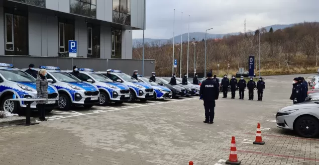 Do bielskich policjantów trafiło 8 nowych radiowozów