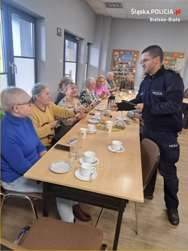 Na wnuczka, na policjanta, na blik. Dzielnicowy tłumaczył seniorom, jak nie dać się oszukać - 12.2023