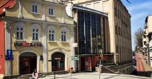 bielskobiała,bielsko,placchrobrego,wzgórze,orkana,kamienica,kałuży,wiosna,ilovebb,fotodnia,inst
