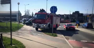 Zderzenie z udziałem motocyklisty na rondzie
