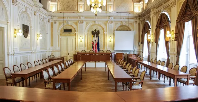 Sala sesyjna, ratusz, rada miejska, urząd miejski