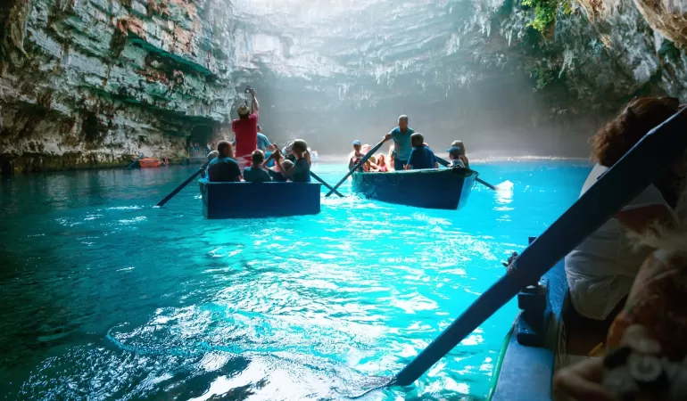 Jezioro Melissani shutterstock 1794392914