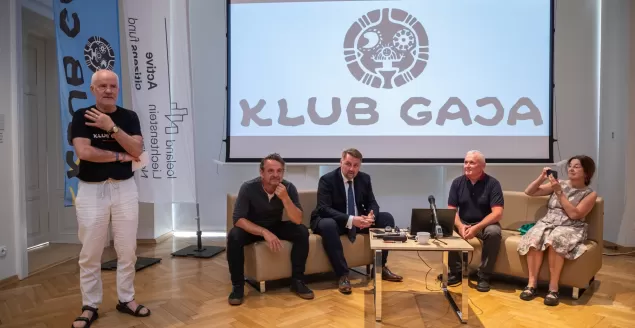 Od lewej: Jacek Bożek, Marek Piwowarski, Jarosław Klimaszewski, Zbigniew Wilczek i Agata Smalcerz