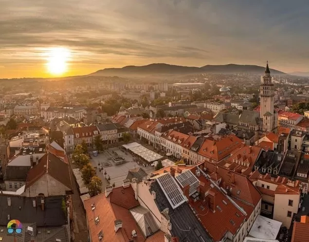 PocztowkazBielska,Bielsko,BielskoBiała,Rynek,Góry,Beskidy,WschódSłońca,Sierpień,Lato,Wakacje,
