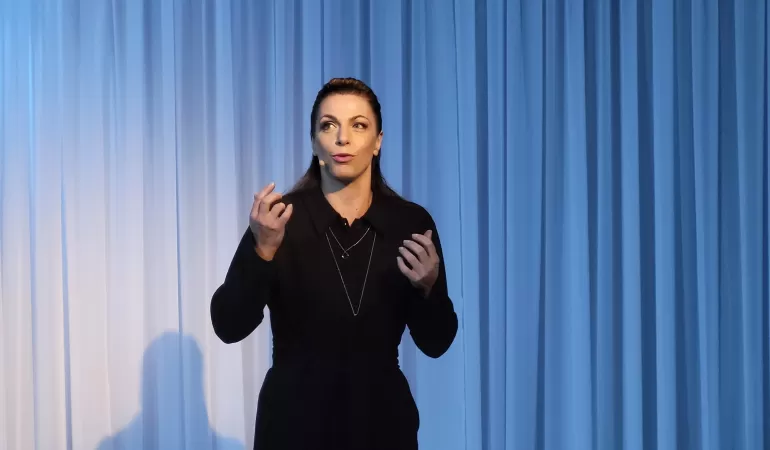 Marta Gzowska-Sawicka w spektaklu "Milczenie. O Ewie Demarczyk"
