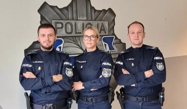 Asp. Anna Macionczyk, mł. asp. Sebasitan Palowski oraz sierż. szt. Łukasz Habdas z Komisariatu Policji III w Bielsk
