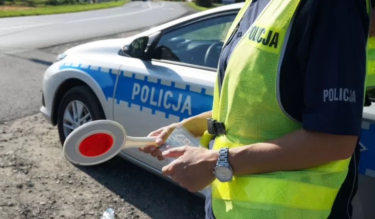 Za jazdę pod wpływem (minimum 1,5 promila) miała grozić obligatoryjna konfiskata auta