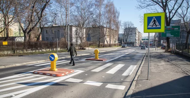 Nowa wysepka na ul. Piastowskiej. Zapewni bezpieczeństwo pieszym